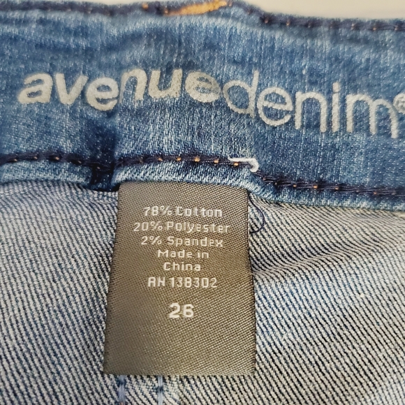 Avenue Denim Cuffed Jean Shorts size 26 - Picture 4 of 8